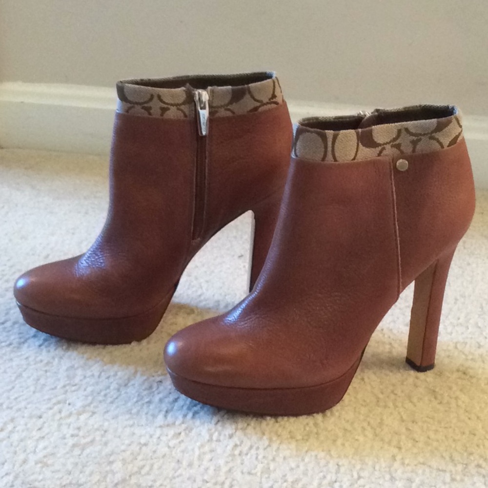🍁Coach platform booties🍁